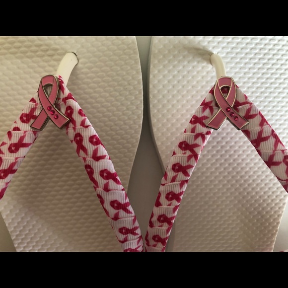 New Old Navy Decorated Flip Flops size 6 - Picture 4 of 7